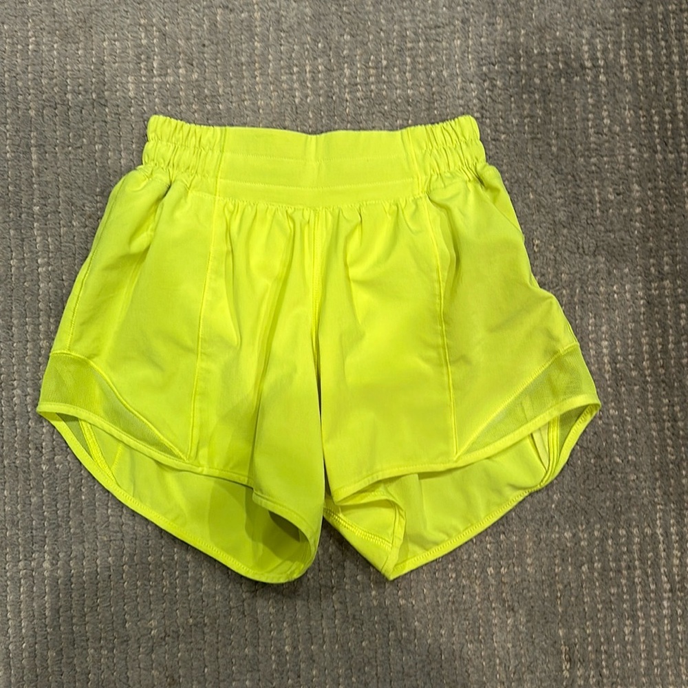 Lululemon hotty hot shorts (2.5 in)
